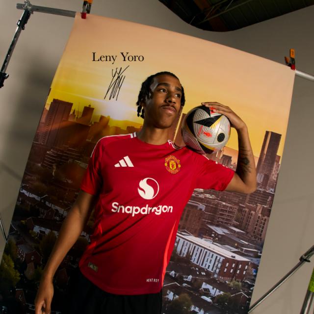 开云官网入口-曼联再砸重金签18岁中卫 滕哈赫将把红魔变橙魔？